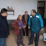 马江镇：雨雪纷飞寒潮袭 冬日走访暖民心