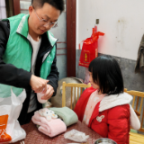 界首镇：开展困境儿童关爱“进家门”活动
