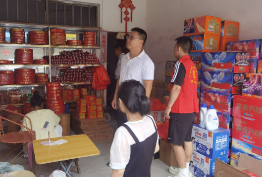 舲舫乡开展集镇店铺隐患清零行动