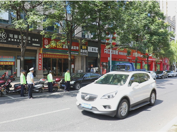 【护航犀城 交警在线】车内打盹隐患大 茶陵交警提醒：留条缝防窒息