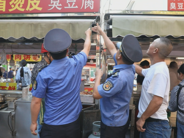 【爱茶陵•幸福家】茶陵县城管局开展私拉乱接电线专项整治行动
