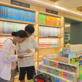 书香伴暑假 教辅迎来销售小高峰