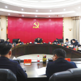 邓元连主持召开《县委十三届六次全会报告和关于经济工作的讲话（审议稿）》征求意见座谈会