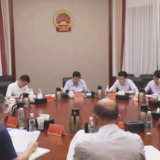 杨红兵主持召开财源建设领导小组会议