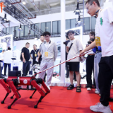 【央视快评】为建设教育强国科技强国人才强国作出新贡献