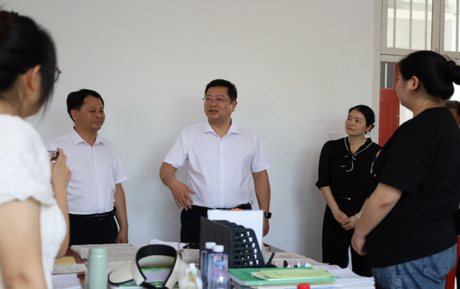 杨红兵在巡视高考考点时强调：抓实抓细服务保障 营造安心舒心考试环境