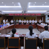 杨红兵带队看望慰问党代表