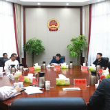 杨红兵会商调度采摘油茶籽期间森林防火工作