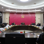 邓元连主持召开县委常委会会议