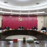 邓元连主持召开县委常委会会议