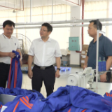 杨红兵深入企业一线解难题