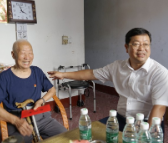 杨红兵开展“八一”走访慰问