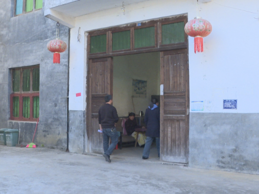 县残联开展集中下乡上门办证便民服务