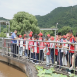 世界环境日：污水化清流 小手护地球