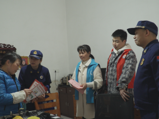 【安全强基固本攻坚】消防宣传“敲门入户”安全知识“送进万家”