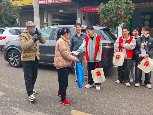 秩堂镇组织返乡大学生开展寒假“送法下乡”志愿服务活动