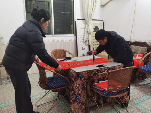 虎踞镇峰仙村开展“迎新春·送温暖”活动