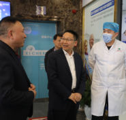 朱毅强调研卫生健康工作