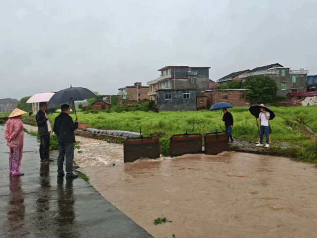 腰潞镇：闻“汛”而动守防线 筑牢安全“防护堤”