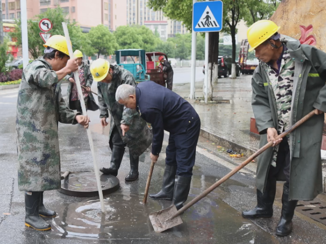 【新时代新城管】县城管局：清掏疏通排水管网 筑牢汛期城市防涝屏障