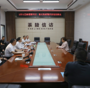朱毅强到县信访局接访约访群众