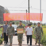 喜报送到家 荣光暖人心