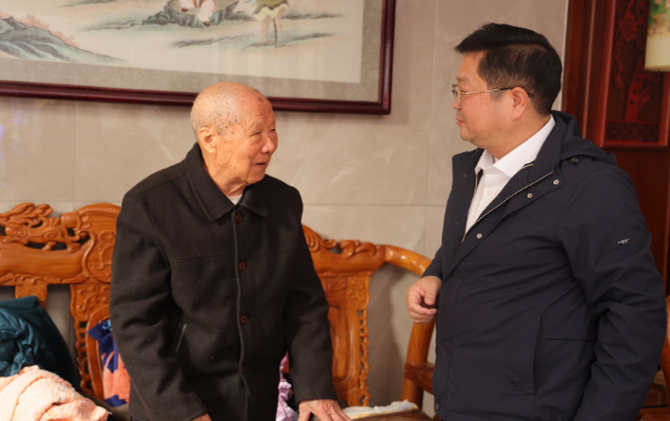 杨红兵重阳节走访慰问离退休老干部