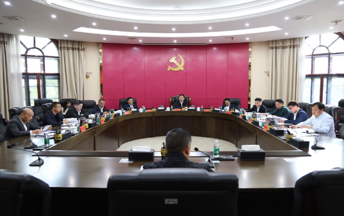 杨红兵主持召开中共茶陵县委常委会2025年第16次会议