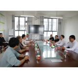 杨红兵慰问陈艳辉教师