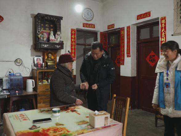 炎帝社区：寒潮送温暖  真情暖人心