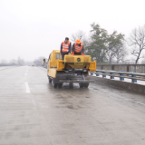 多部门联动除冰保畅通 全力应对低温雨雪冰冻天气