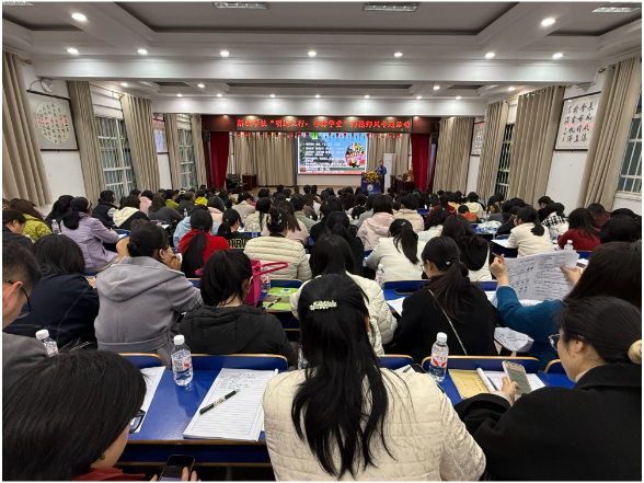 解放学校开展“明达立行·香樟学堂”师德师风专题讲座活动