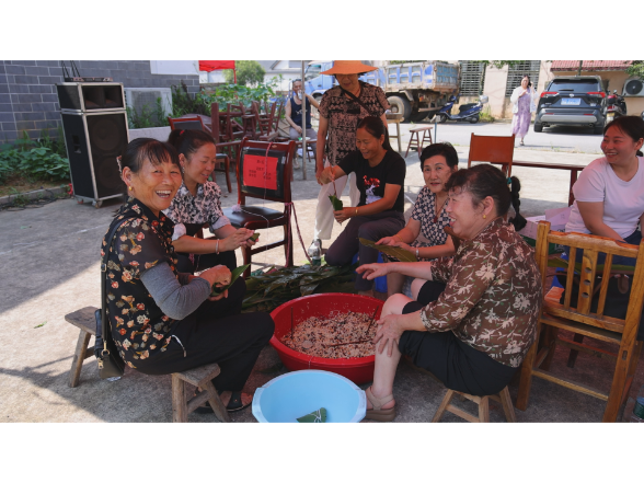 【我们的节日•端午】情浓端午践文明 邻里和睦聚温情