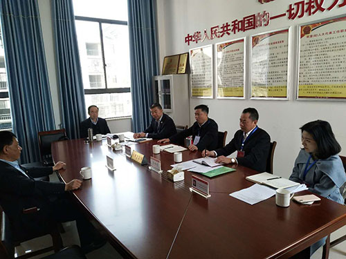 李江南看望周建强.jpg