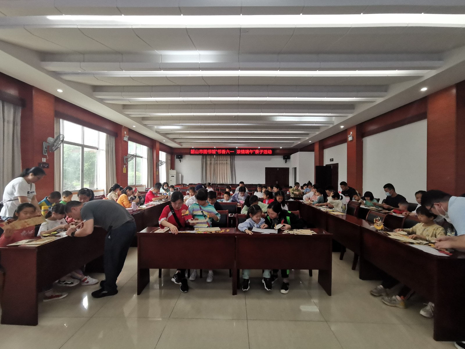 韶山市图书馆举办“书香六一 浓情端午”活动.jpg