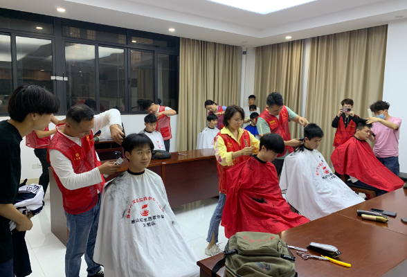 【我爱韶山我的家】义剪服务进学校