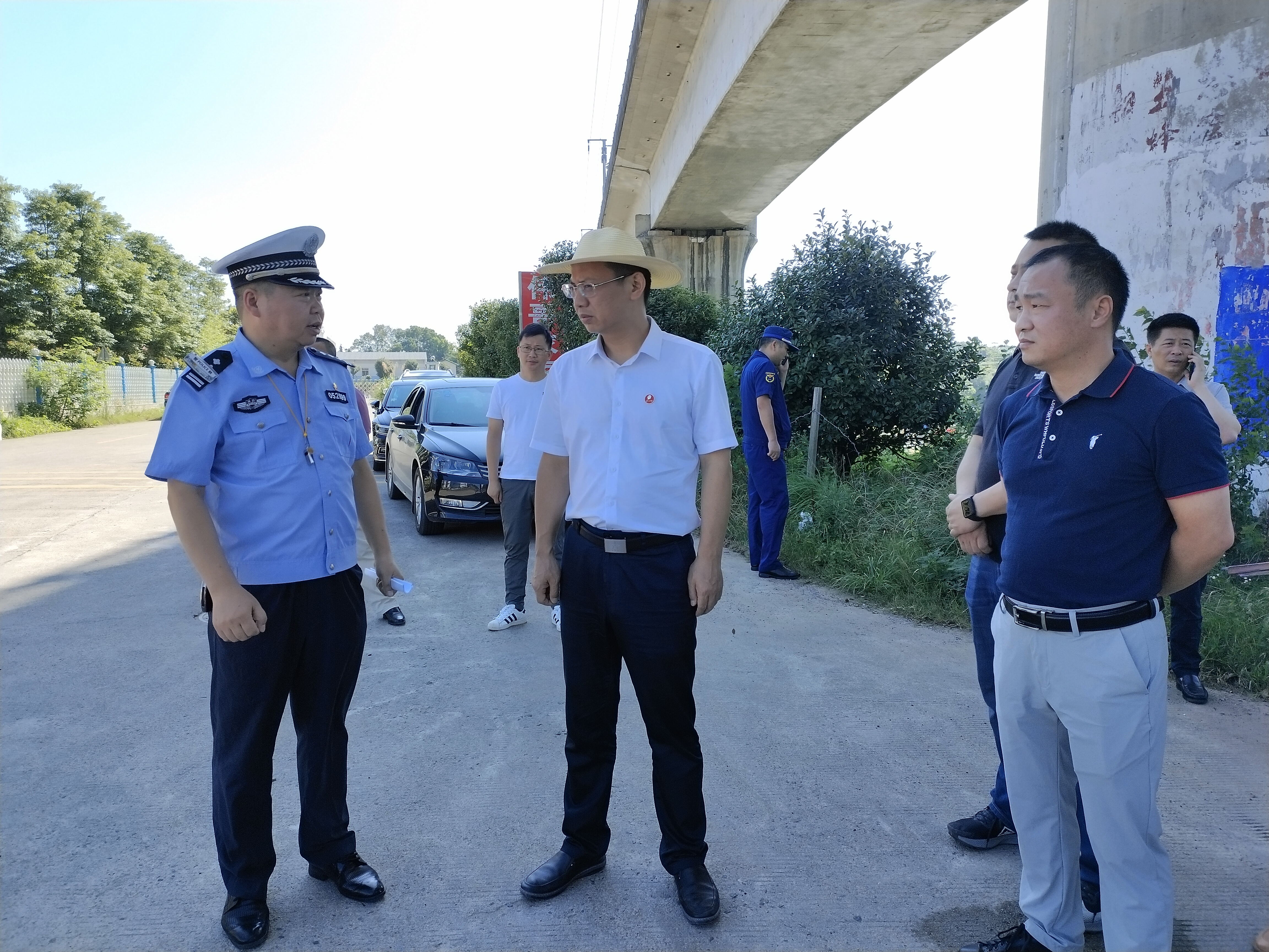 红旗路与新杨路、S325交叉路口.jpg 红旗路与新杨路、S325交叉路口.jpg