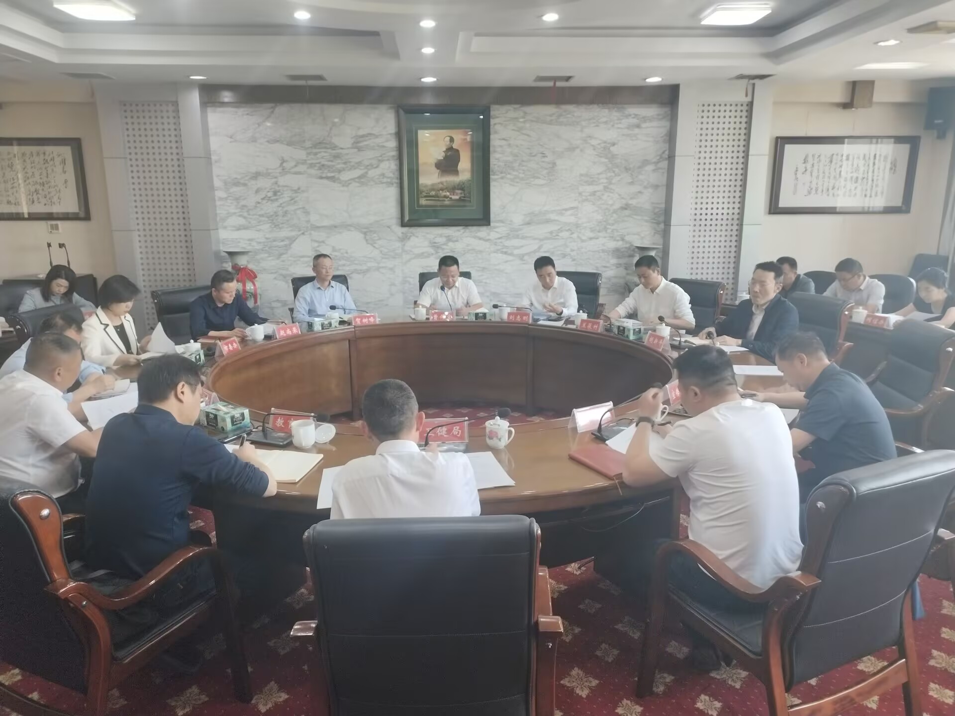 市委统一战线工作领导小组召开2025年第一次全体会议.jpg