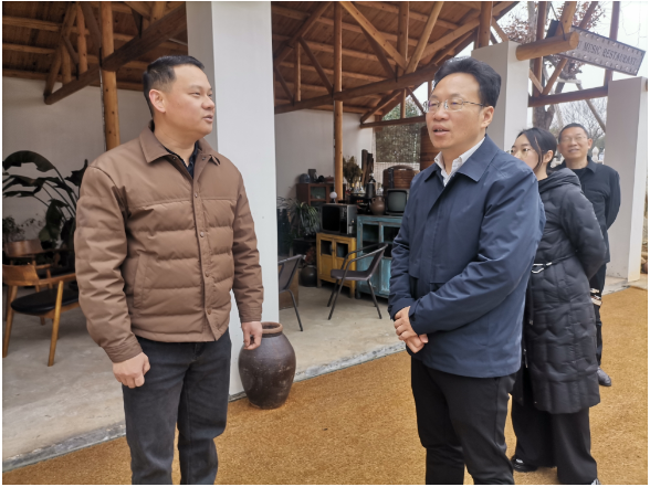 【奋战一百天 喜迎旅发会】邓望军调研餐饮、民宿提质工作
