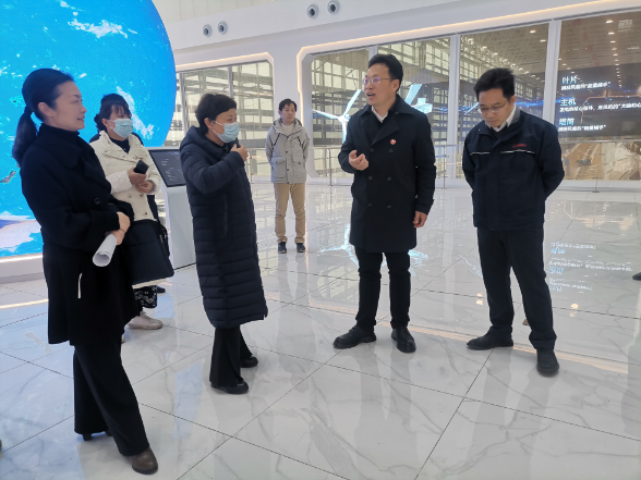 【奋战一百天 喜迎旅发会】 邓望军调研韶山三一重能思政课程项目  