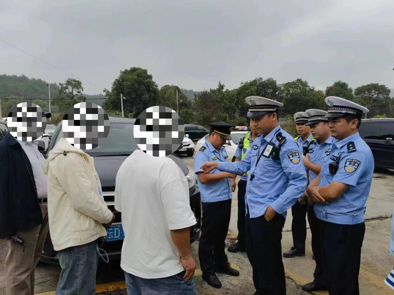 0915我市公安部門抓獲貼牌沖卡違法人員.jpg