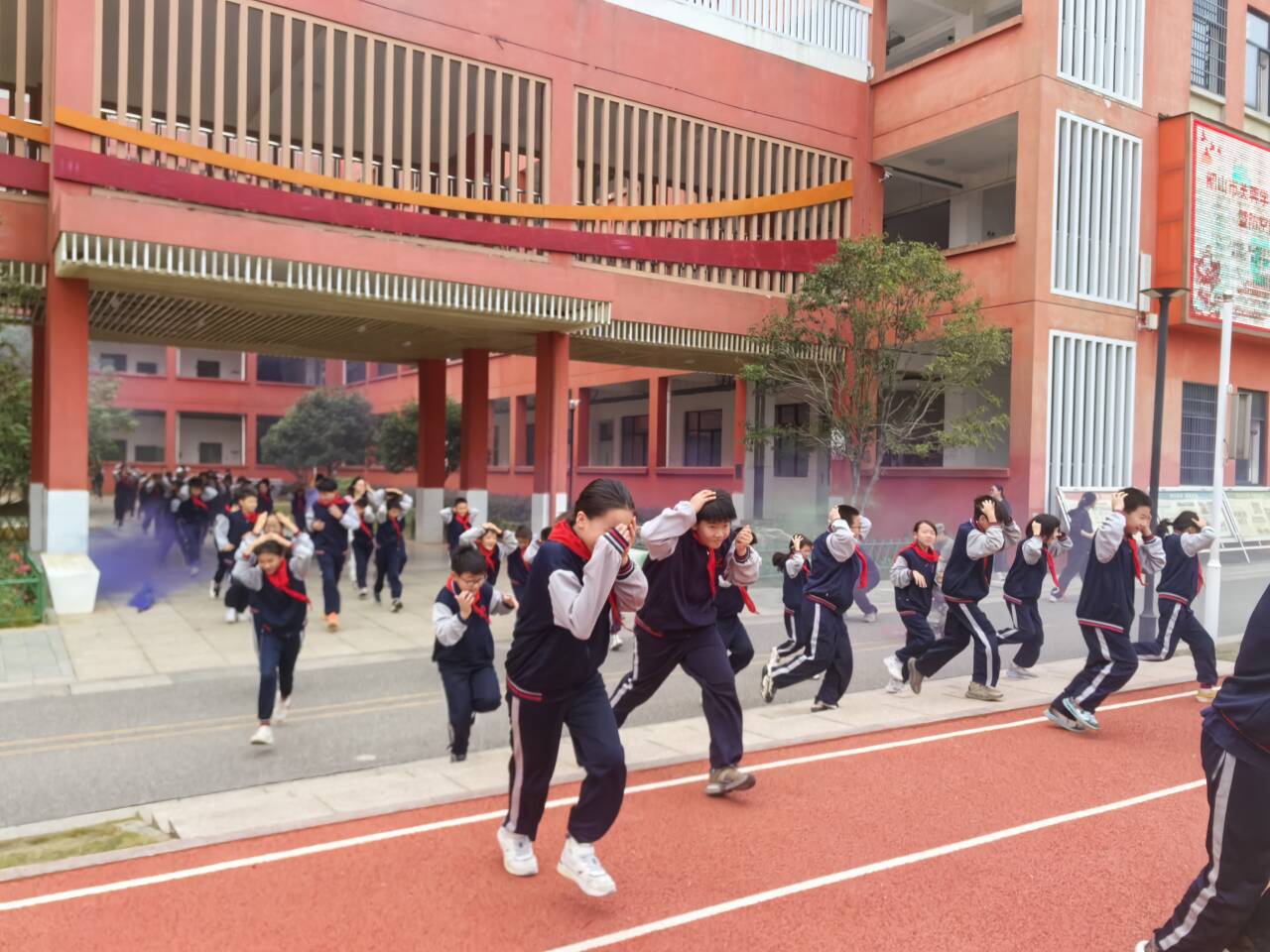45e41f8a1e3b5c9391359a272082cbce_720.jpg