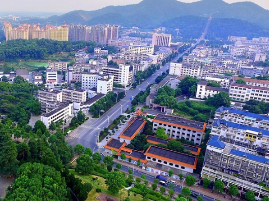 【新春走基层】 邓望军春节走访慰问一线值班值守工作人员