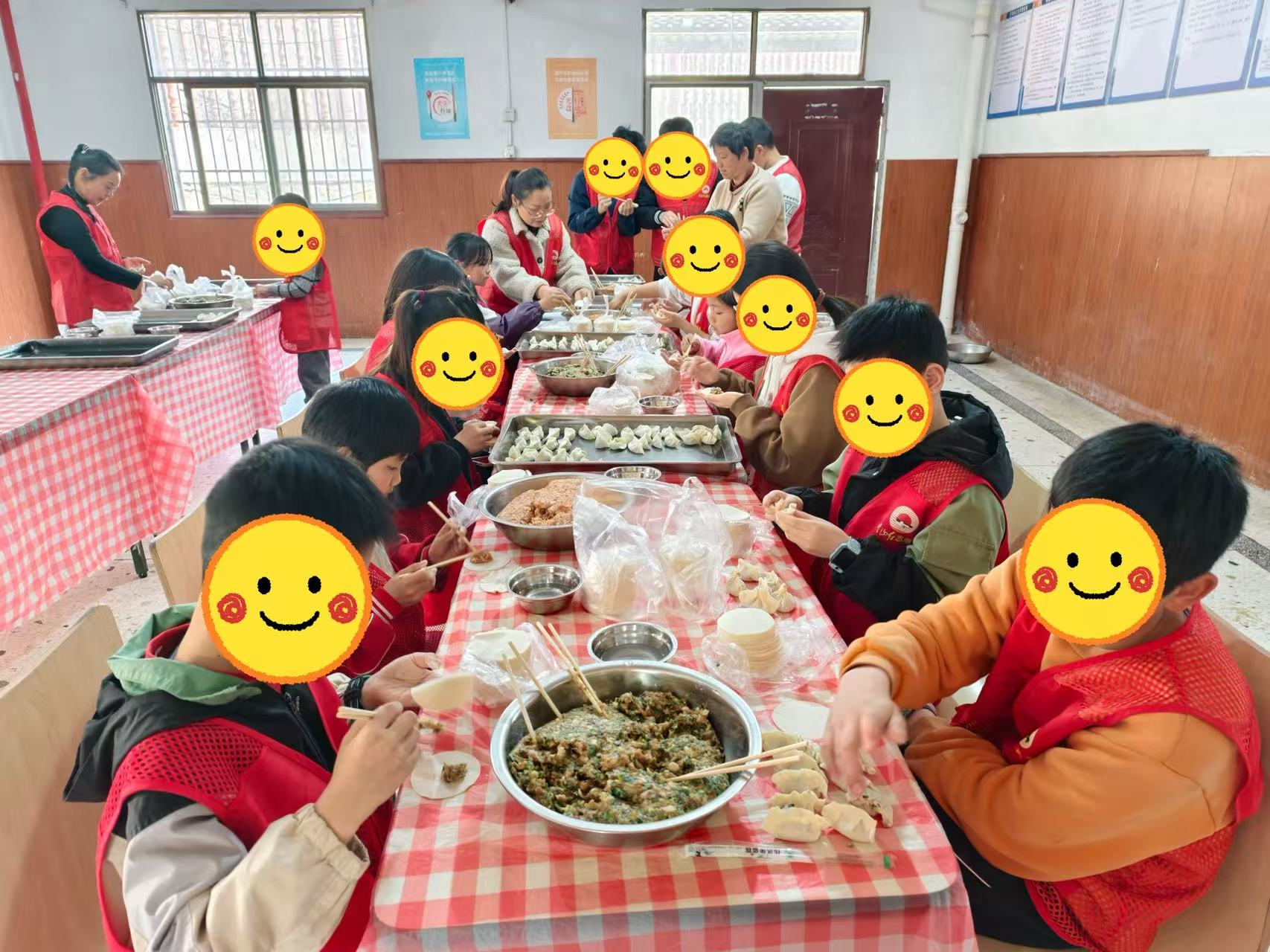 学雷锋献爱心  童心敬老暖夕阳