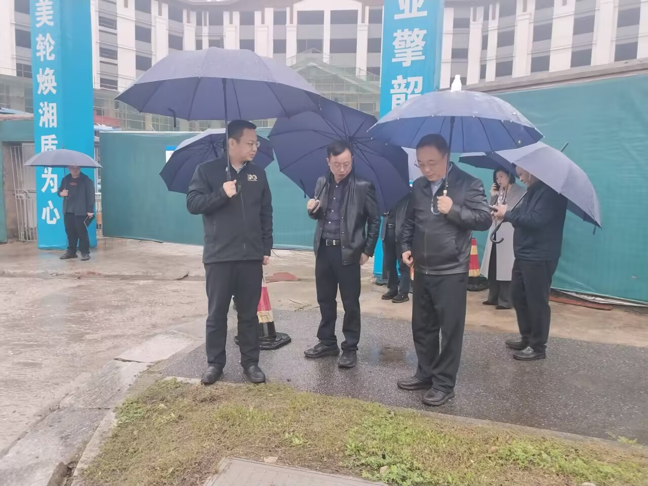 曹伟宏带队督导环境整治工作