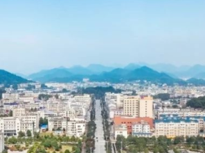 清溪镇清溪村：“线上+线下”齐发力 让党员“离乡不离学”