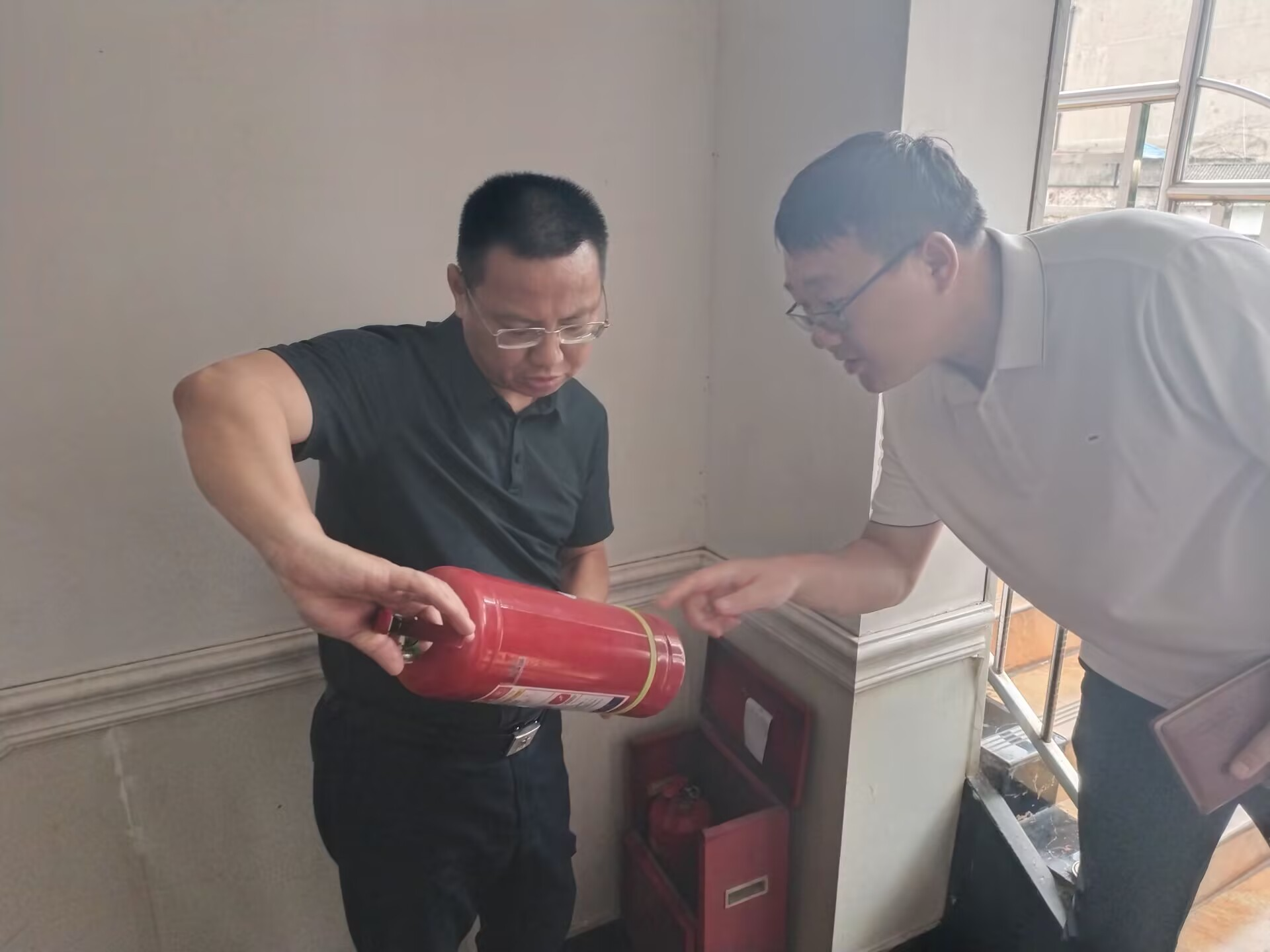 深入一线查隐患 压实责任守平安  曹伟宏 “四不两直”督导安全生产与防汛工作