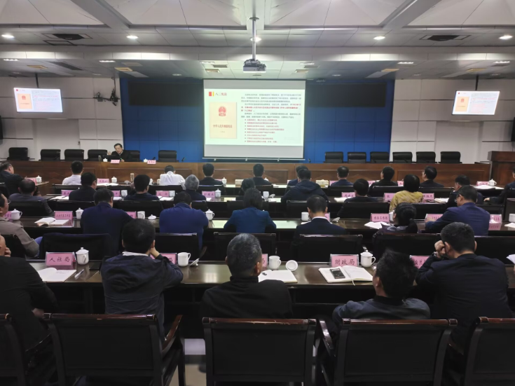 市委理论学习中心组（扩大）开展2025年第十一次集体学习