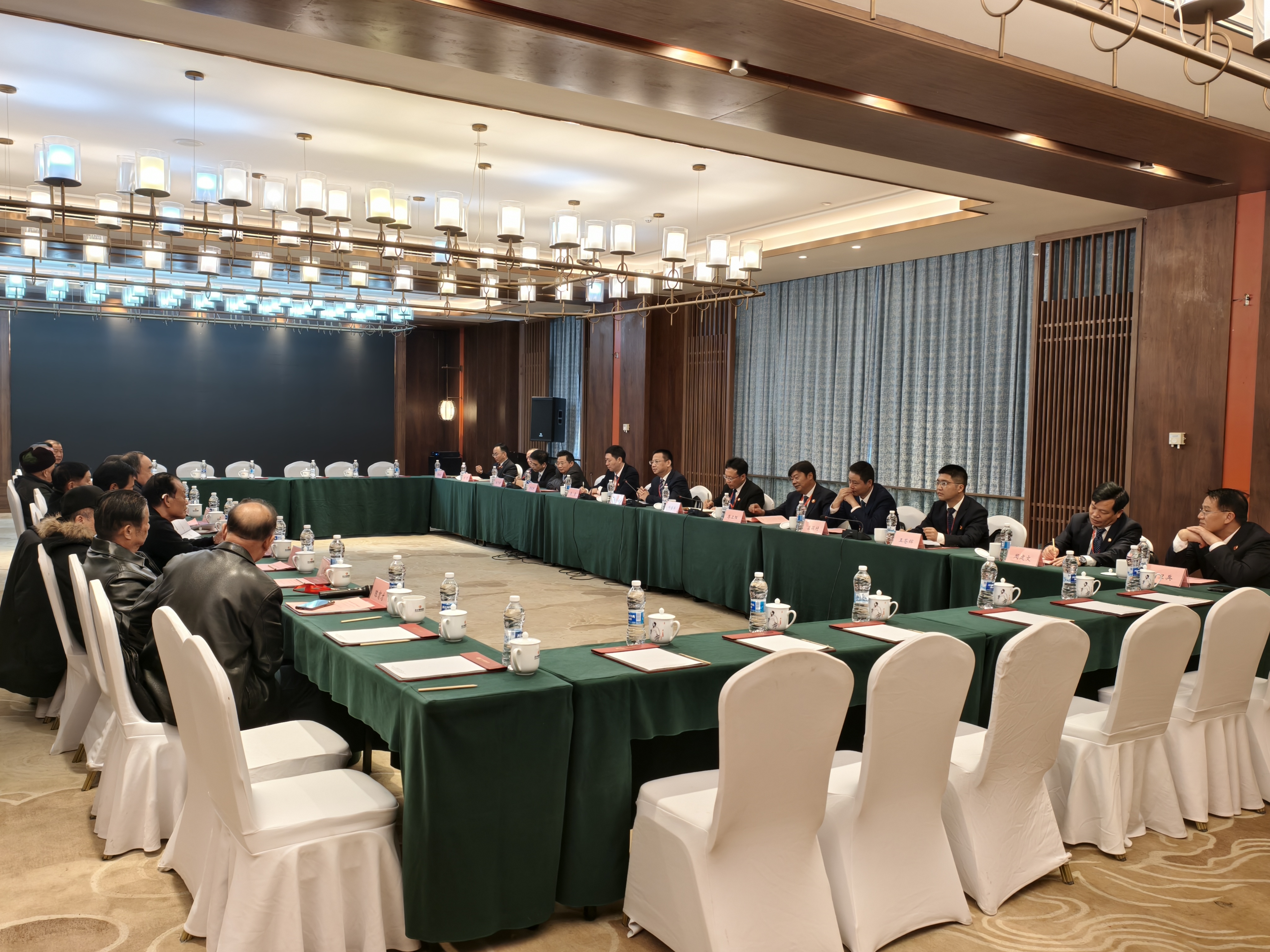 座谈会.jpg 座谈会.jpg