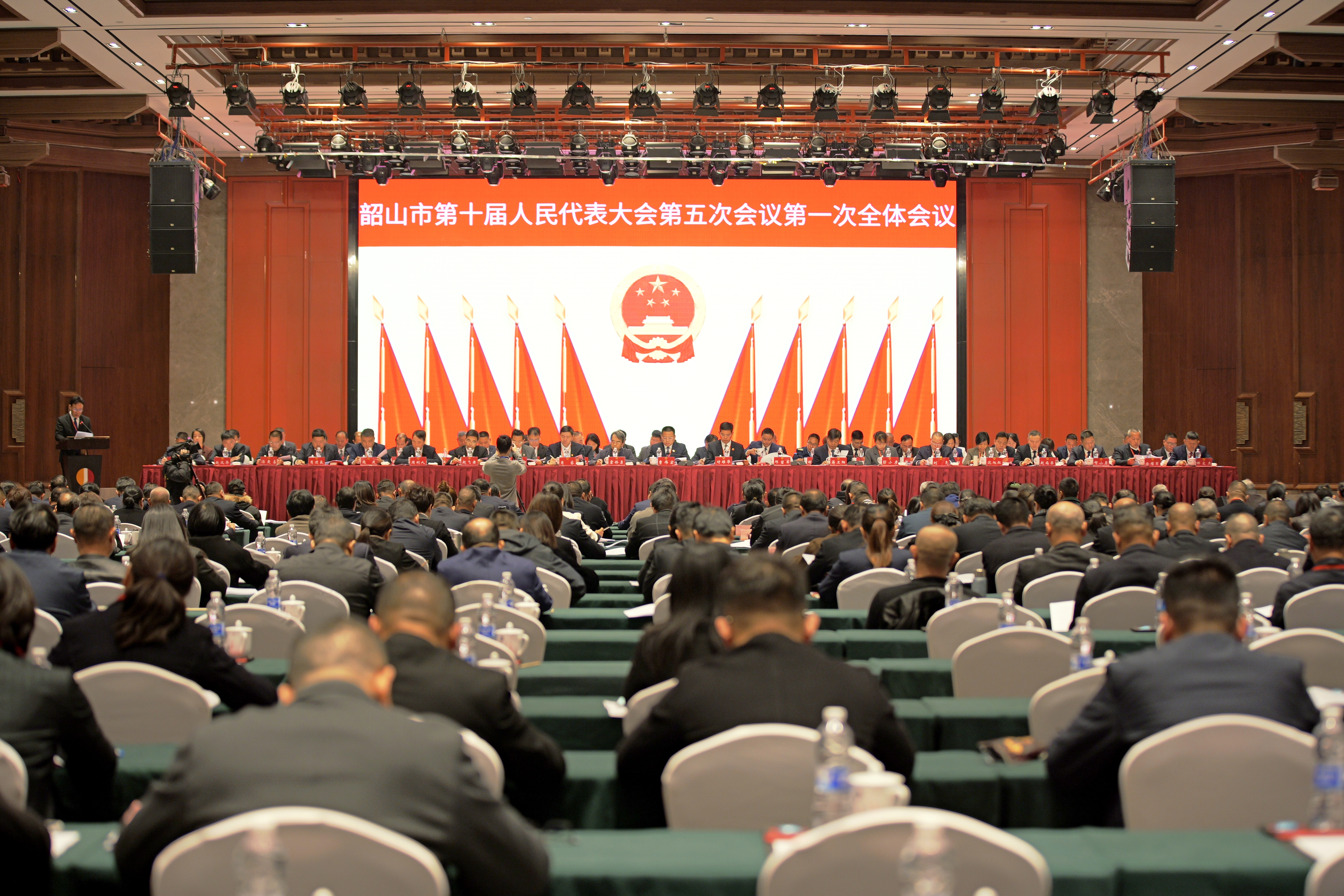 人大五次第一次全体会议.jpg 人大五次第一次全体会议.jpg